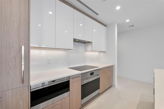 Building Photo - 153 N Seabreeze Blvd