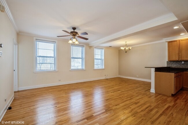 Building Photo - 4117 N Sheridan Rd