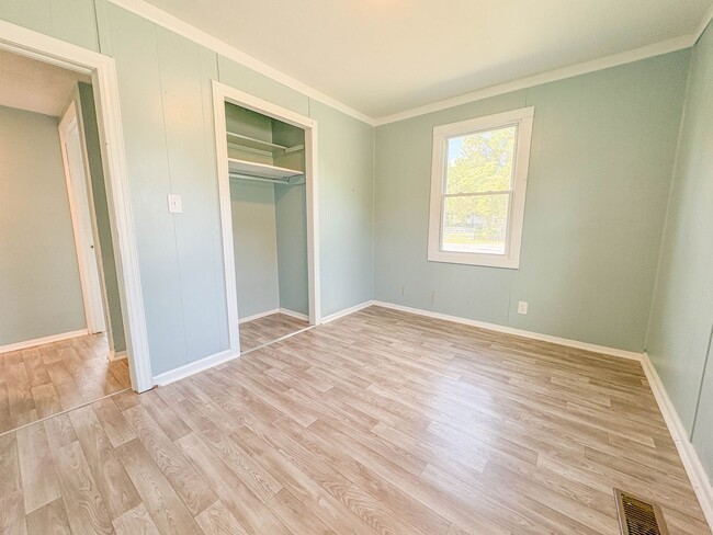 Building Photo - 2 Bedroom 1 Bathroom Home- No Pets