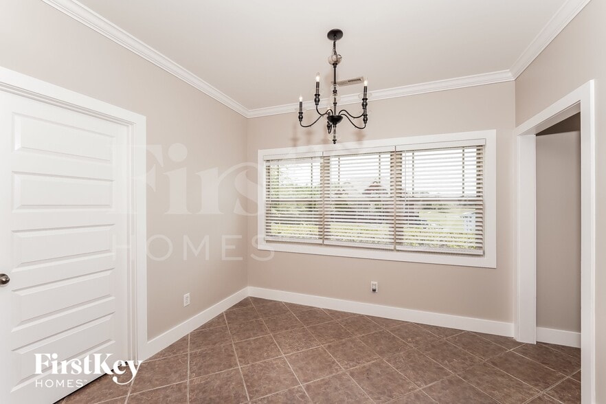 Building Photo - 15 Field Ln