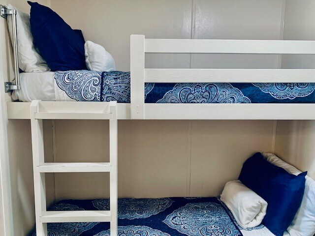 Building Photo - 6102 Seawall Blvd