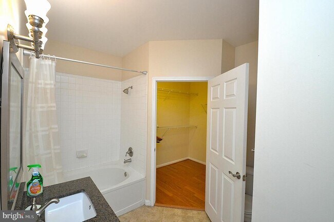 Building Photo - 4550 Strutfield Ln