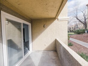 Building Photo - 2 Bedroom, 2 Full Bath Newly Renovated Con...