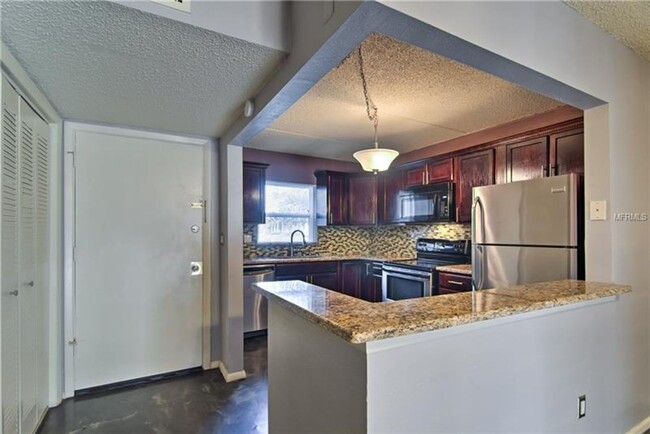 Building Photo - Very cute 1st floor condo with 2bedrooms a...