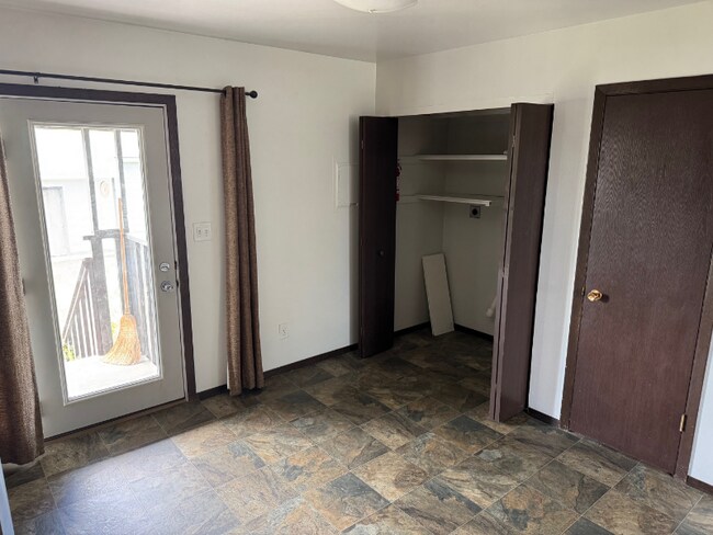 Building Photo - 2215 9th Ave