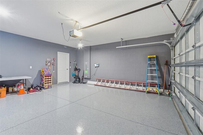 Building Photo - 1330 Current Pl