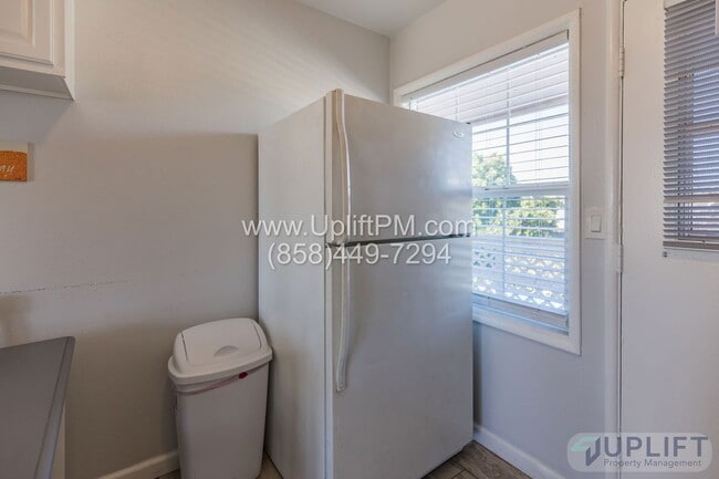 Building Photo - 4831 Castle Ave