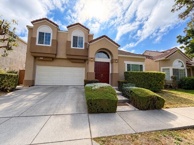 Building Photo - 5572 Tan Oak Dr