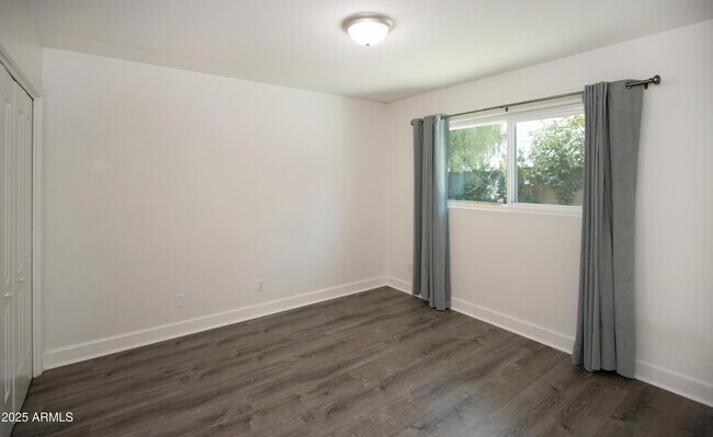 Building Photo - 4861 E Calle Redonda