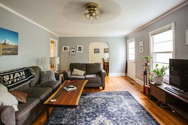 Building Photo - 365 Holman Ave