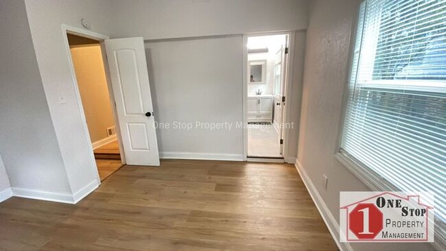 Building Photo - MOVE IN READY NOW!! - 3 Bedroom 2 1/2 Bath...