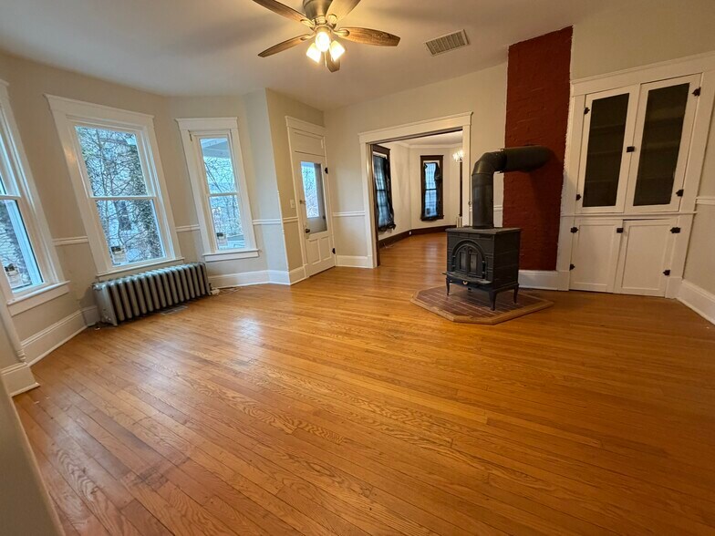 Building Photo - 2320 Rock Spring Rd