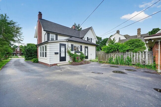 Building Photo - 23 W Burdick St