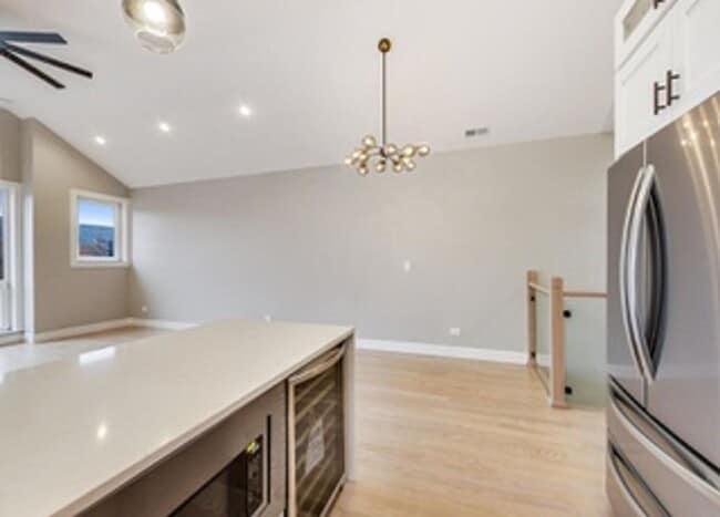 Building Photo - Luxury 3b2b condo in Bronzeville