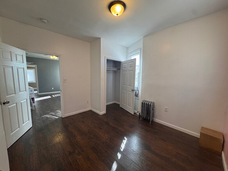 Building Photo - 115 Mead St