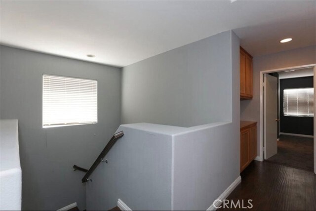 Building Photo - 9122 Lemona Ave