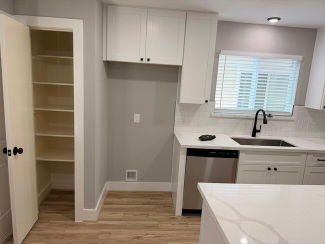 Building Photo - 10651 Cobblecreek Way