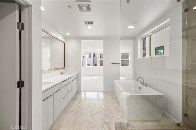 Building Photo - 164 Apron