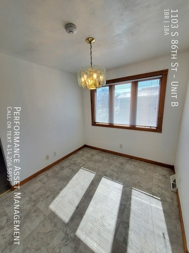 Building Photo - 1103 S 86th St