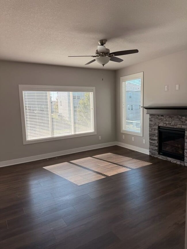 Building Photo - Beautiful 3 Bedroom Single Family Home in ...