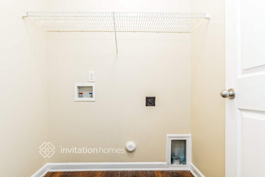 Building Photo - 120 Woodcreek Ln