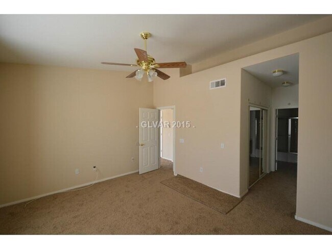 Building Photo - 2 Bed/ 2 Bath upstairs Condo in Guard Gate...