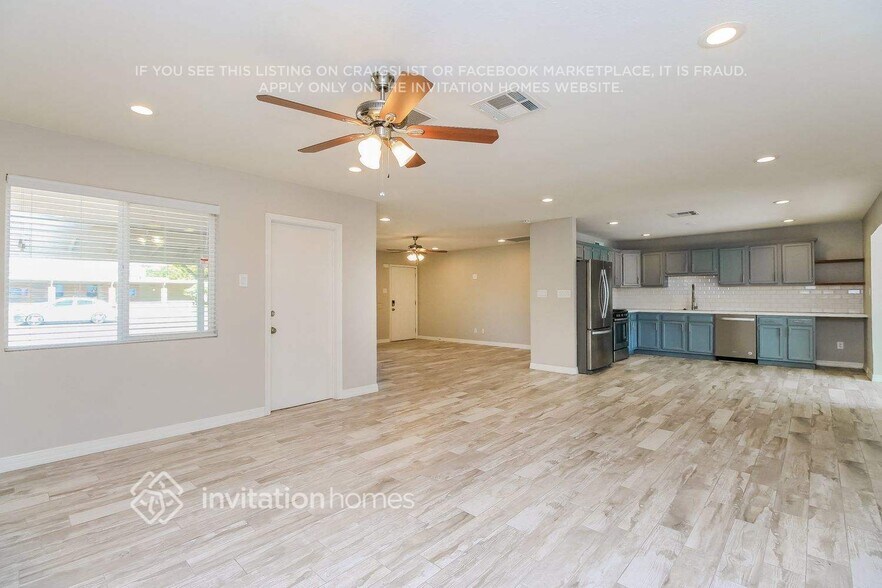 Building Photo - 7327 E Palm Ln
