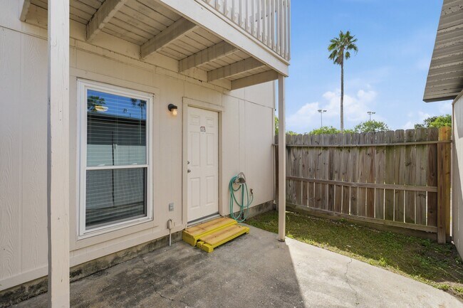 Building Photo - 6702 Everhart Rd