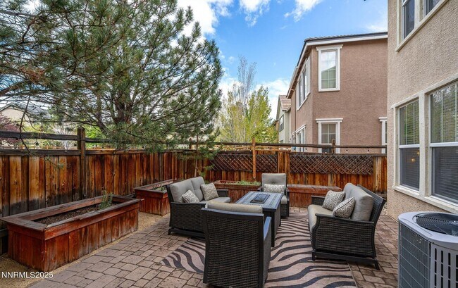 Building Photo - 3890 Dominus Dr