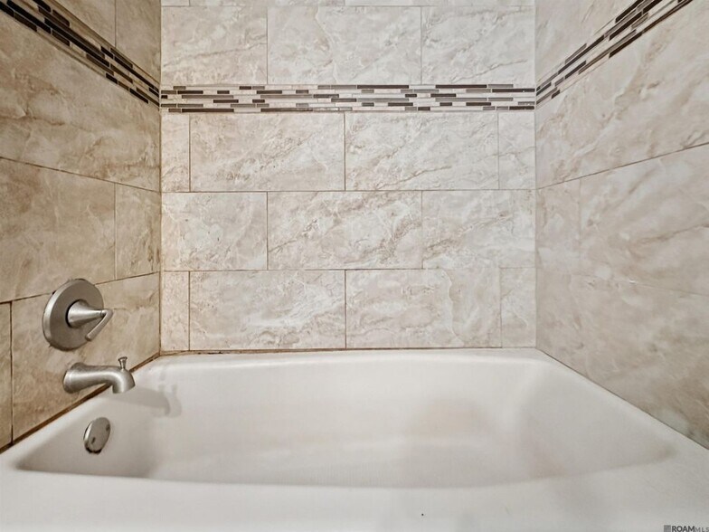 Building Photo - 5156 Linden St