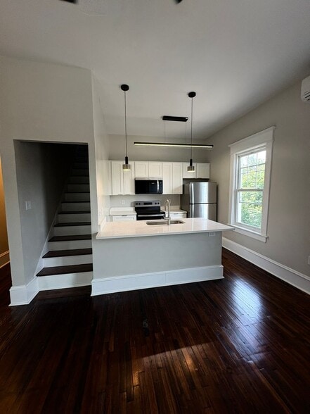 Primary Photo - The Everly