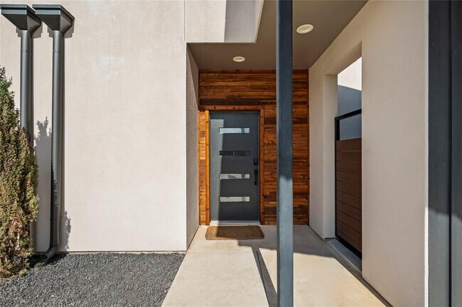Building Photo - 4400 Mt Vernon Dr