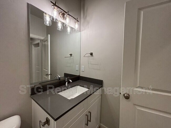 Building Photo - 983 S 4380 W