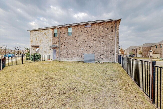 Building Photo - 7524 Redondo Dr