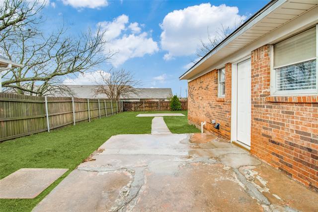 Building Photo - 822 N Throckmorton St