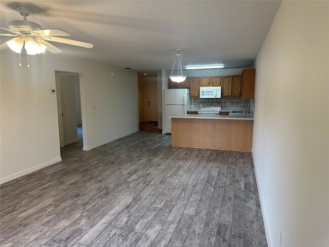 Building Photo - 809 Dennis Ave