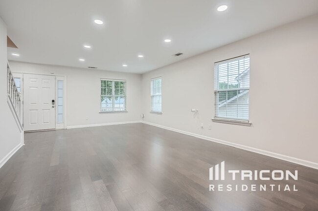 Building Photo - 7200 Sanctuary St