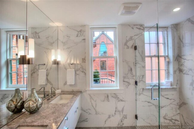 Building Photo - 5 Church Ln