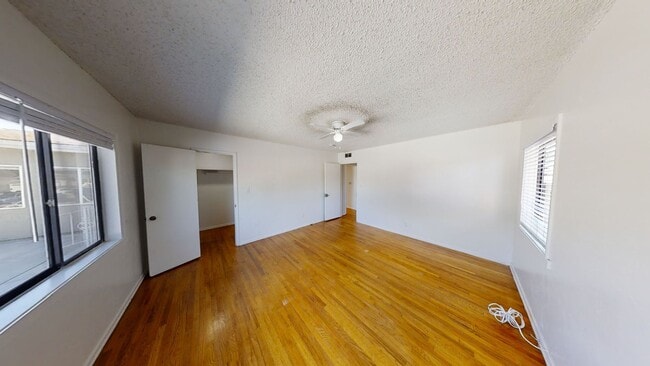 Building Photo - 7BD/3BA, Big Driveway!! (Lease out, pendin...