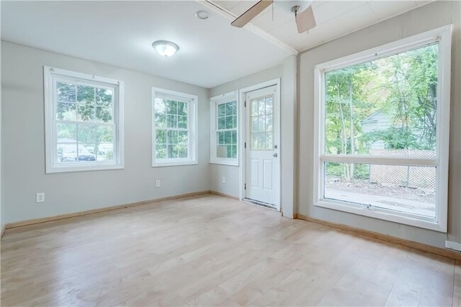 Building Photo - 4539 Dewey Ave