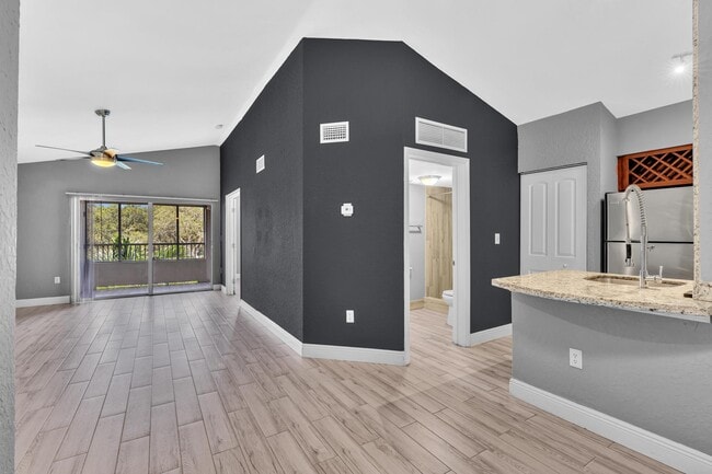 Building Photo - 2803 N Oakland Forest Dr