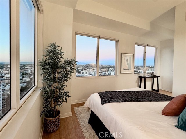 Building Photo - 525 E Seaside Way