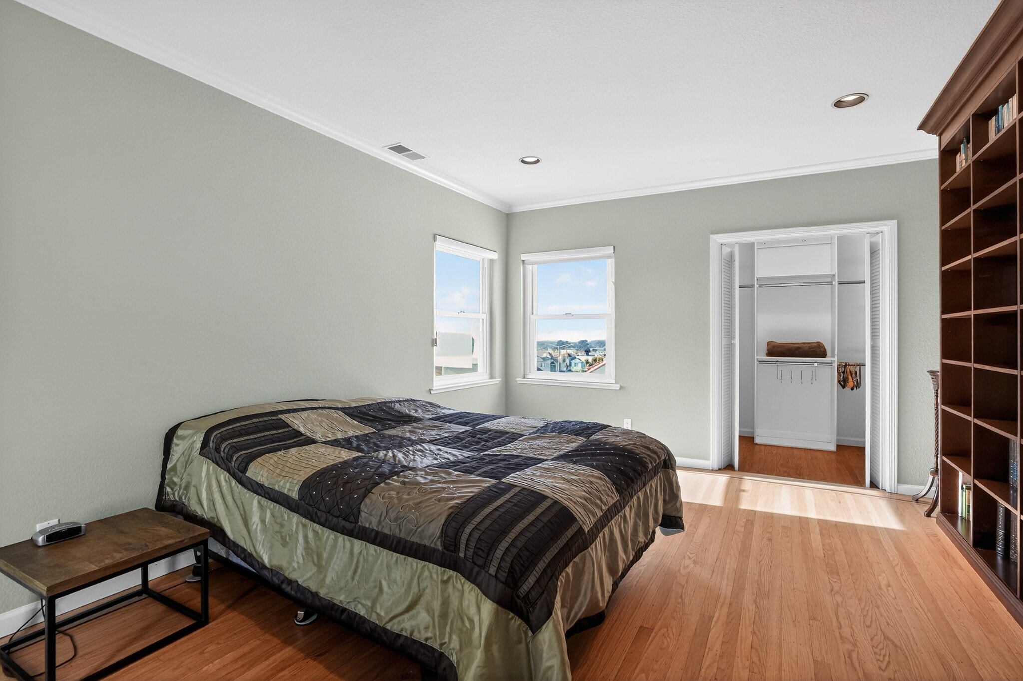 Upper level guest bedroom - 60 Goleta Ave