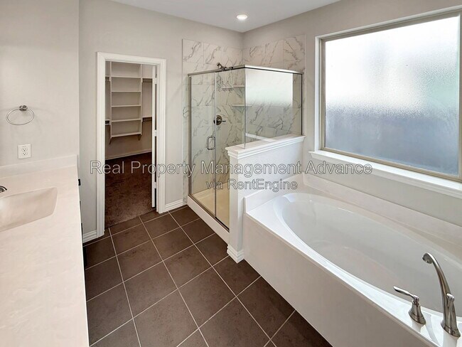 Building Photo - 516 Evergreen Rd