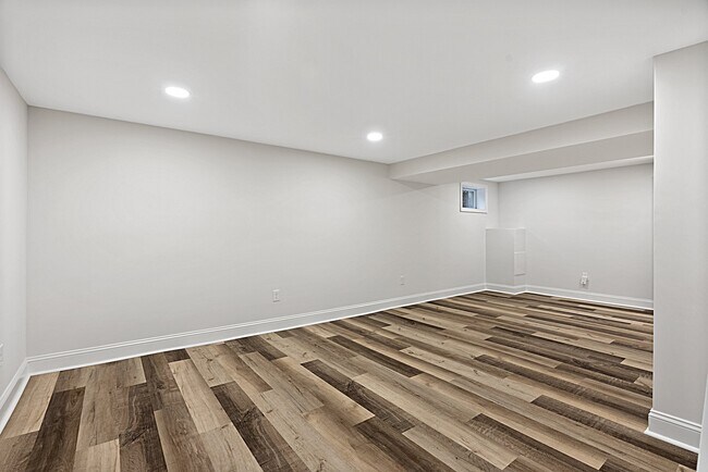 Building Photo - 409 Maiden Ln