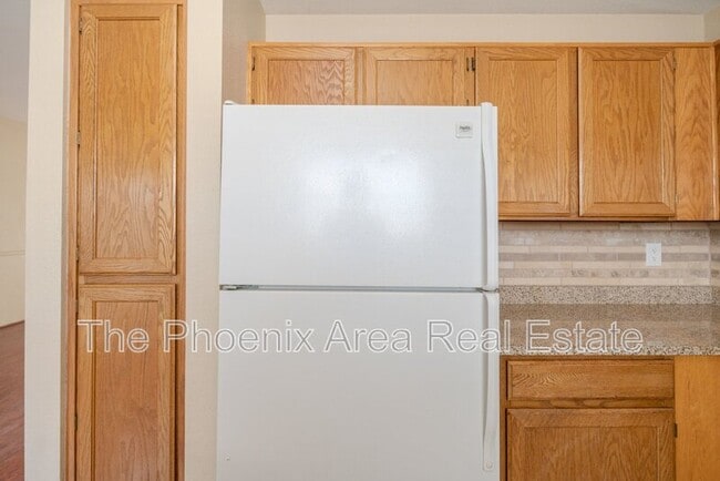 Building Photo - 2985 N Oregon St