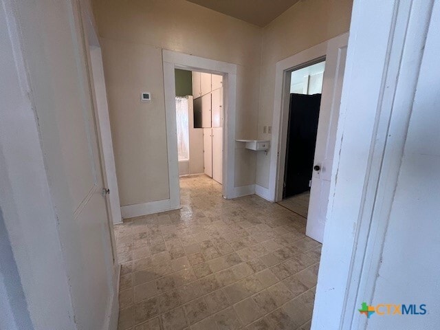 Building Photo - 163 N Sycamore Ave