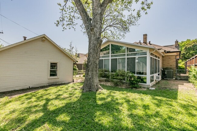 Building Photo - WONDERFUL BERKELEY LOCATION!  Immaculate One Story Craftsman!