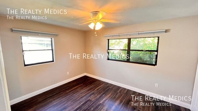 Building Photo - 929 Dupont Ave