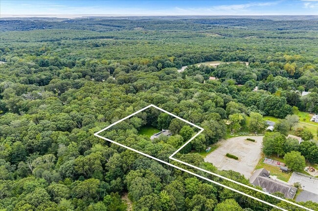 Building Photo - 128 Sharp Hill Rd